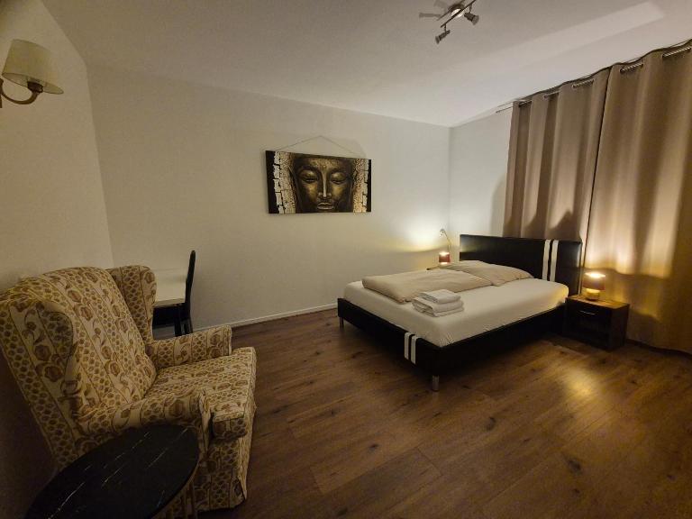 Gemütliches Privatzimmer mit französischem Doppelbett an der Universitätsklinik Mainz - Ferienwohnung Mainz