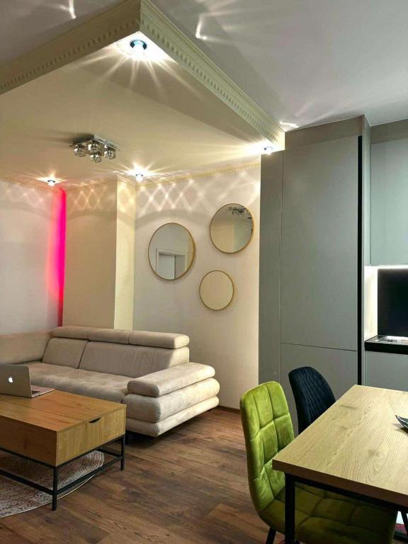 Maison Rozi Apartment - Ferienwohnung Pristina