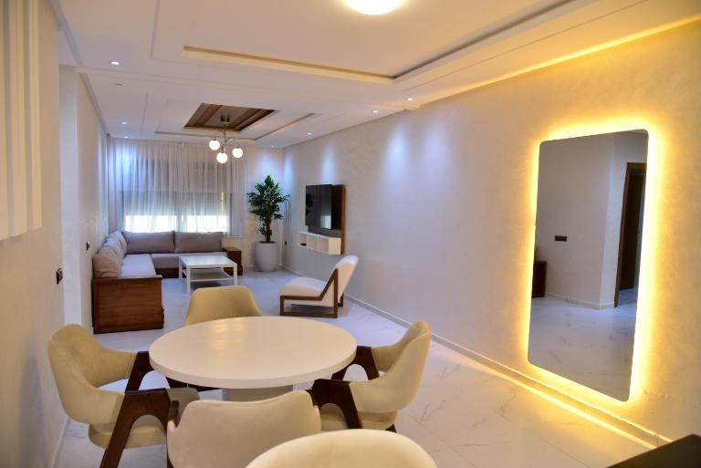 Stylish & Modern 2-BR Apt in Centre Ville Kenitra - B&B Kenitra