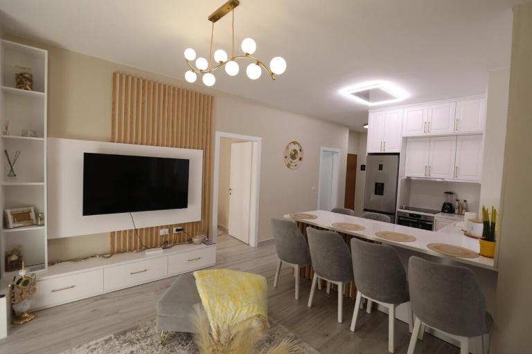 Lakeside Serenity Apartment - B&B Pogradec