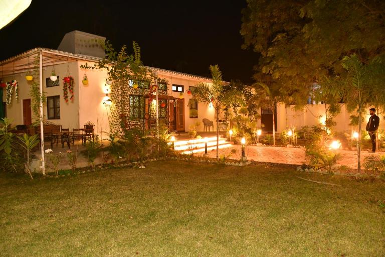 GC Farms - Bed and Breakfast Ayodhya
