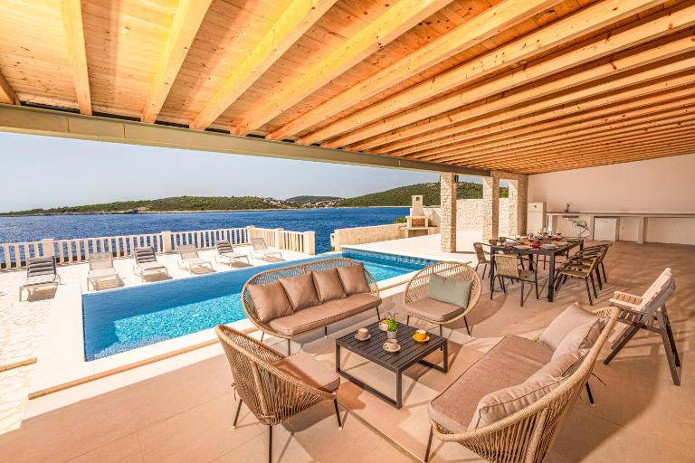 Beachfront Villa, 28 sqm Heated Infinity Pool, Open Sea Sunset Views - Villa Sunset - B&B Sevid