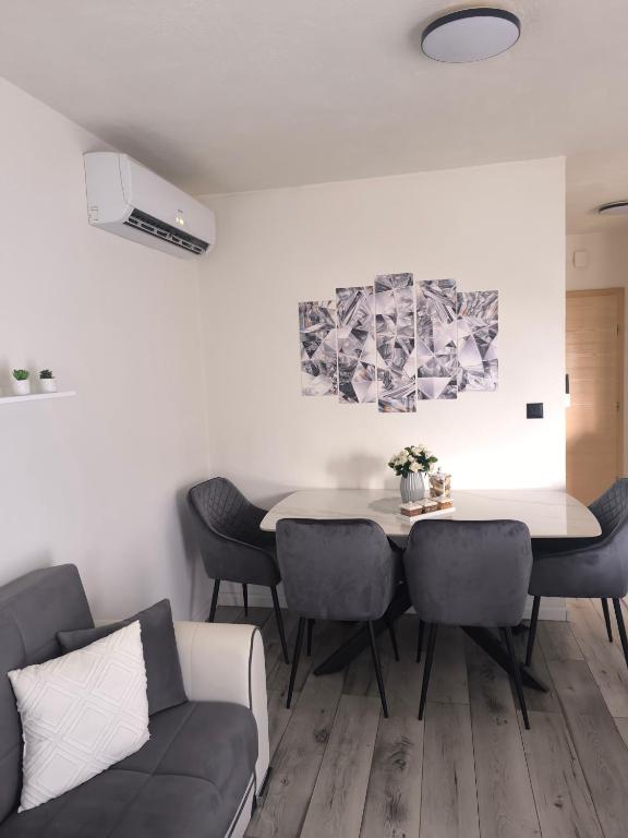 Apartman Rex - Bed and Breakfast Svinišće