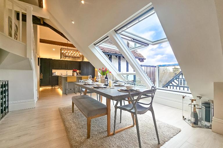 Exclusive 3 Bedroom Penthouse - 2 Bath & Mezzanine - Ferienwohnung Harrogate