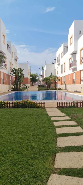 2-bed Apartment 5-min Walk to Cabanas Beach Shared Pool Free Parking - Bed and Breakfast Tavira