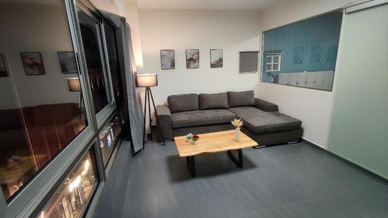 Ermou Downtown Suites by Athens Urban Retreat - B&B Athens