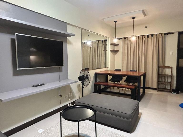 The Mindful Home - 2BR Cozy Condo near NAIA - B&B Manila