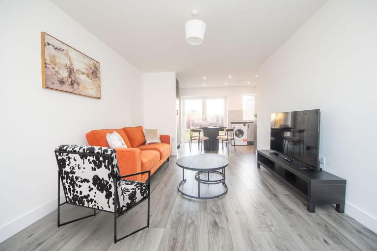 Modern 3-Bed Home-Liverpool Stay - B&B Sefton
