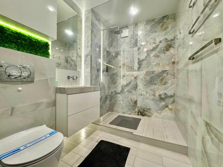 ApartPoltava Сонячний парк, історичний ЦЕНТР Найновіший будинок Дизайн 2023 Легка розкіш Тропічний душ ЗВІТНІ ДОКУМЕНТИ - Ferienwohnung Poltawa
