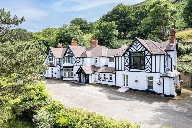 Delightful holiday home with sea views and Hot Tub - B&B Penmaenmawr