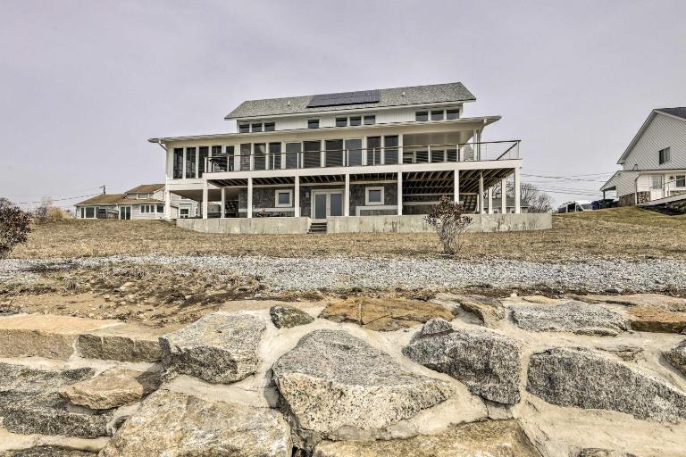 Coastal Waterford Getaway, Steps to the Water! - Bed and Breakfast Central Waterford