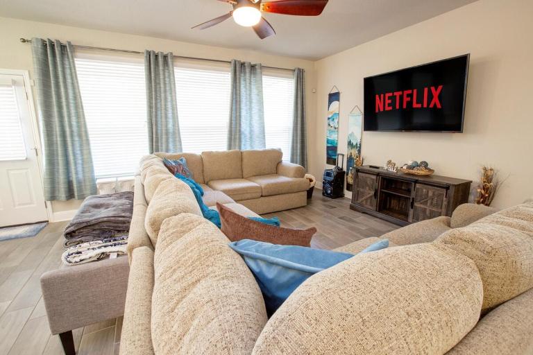 Family Spacious & Fun 2mins to Shooting Complex Yard - Bed and Breakfast San Antonio