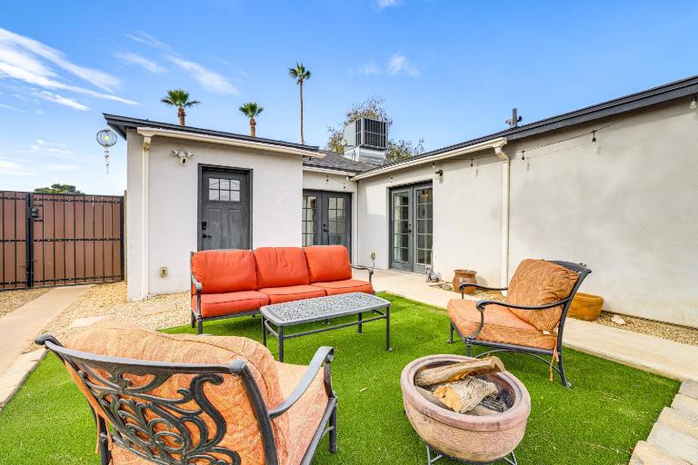 1 Mi to Grand Ave: Modern Home w/ Spacious Yard! - B&B Phoenix