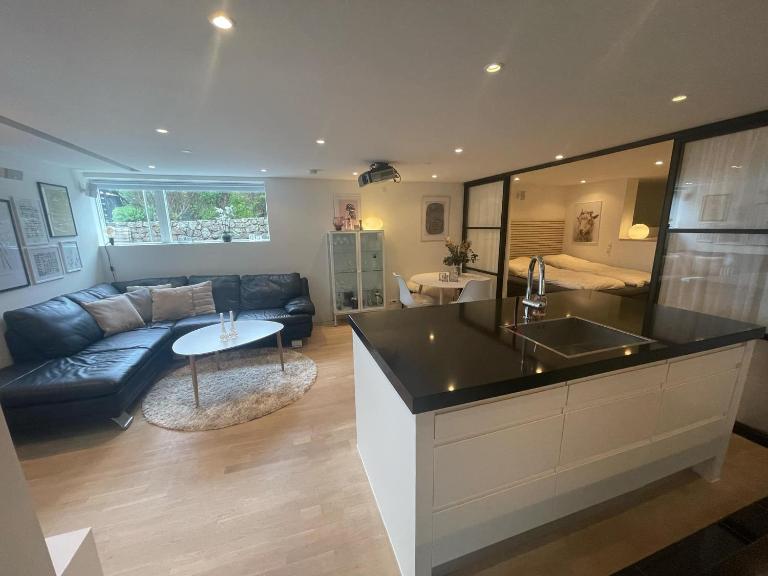 Central apartment in a quiet neighborhood - B&B Tórshavn