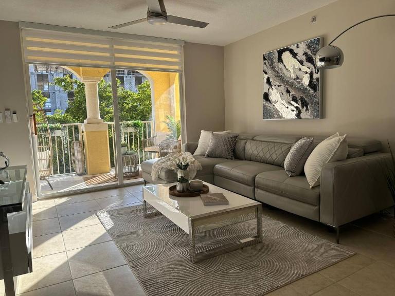 Urban Luxe Aventura 22 Retreat - B&B Aventura
