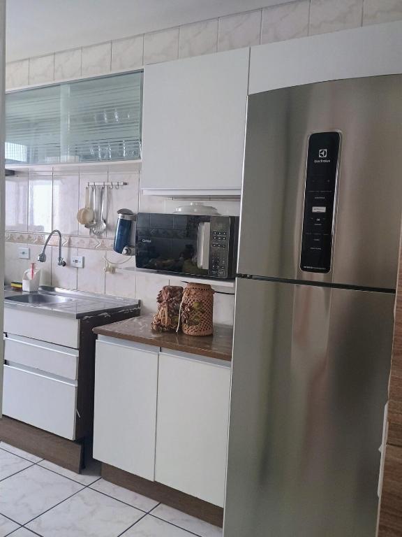 Apê na Guilhermina, 6min da praia 2 dormitórios, escadas - B&B Praia Grande