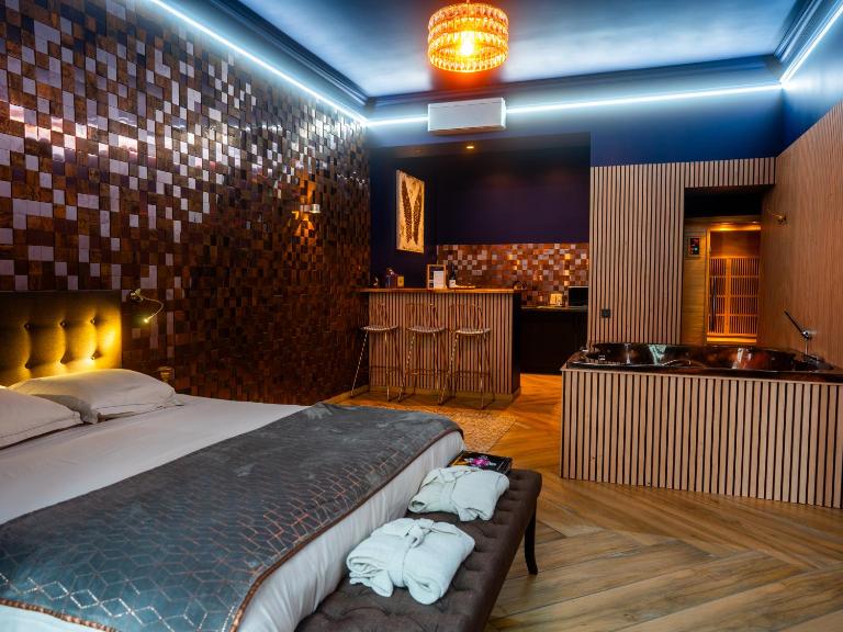 Le Voluptueux - Sauna - Jacuzzi - Centre-Ville - Chambres d'hôtes Angers