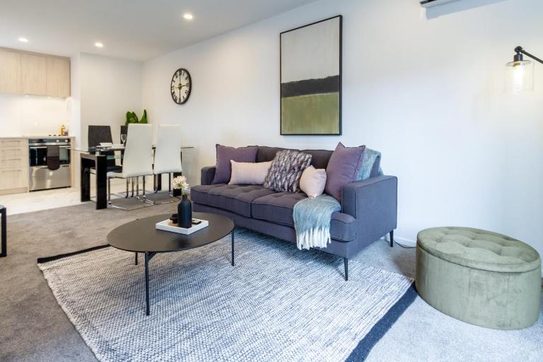 Bright Cityside 4BR Sunlit Balcony at Tuam St - B&B Christchurch