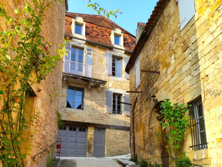 LE TERME maison en pierre dans village tous commerces au coeur du Périgord proche Sarlat et rivière Dordogne - Ferienwohnung Saint-Cyprien