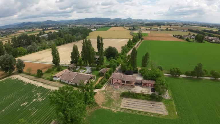 AGRITURISMO LE CORTI DELLA GUALDANA - Chambres d'hôtes Voghera