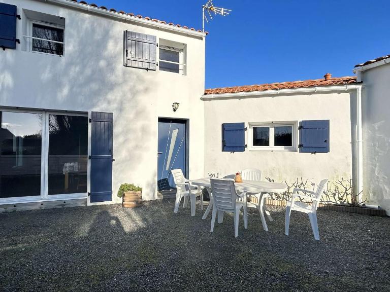 Maison neuve près des dunes avec jardin clos, 3 chambres et tout confort, à 800m de la plage - FR-1-224B-548 - B&B Barbâtre