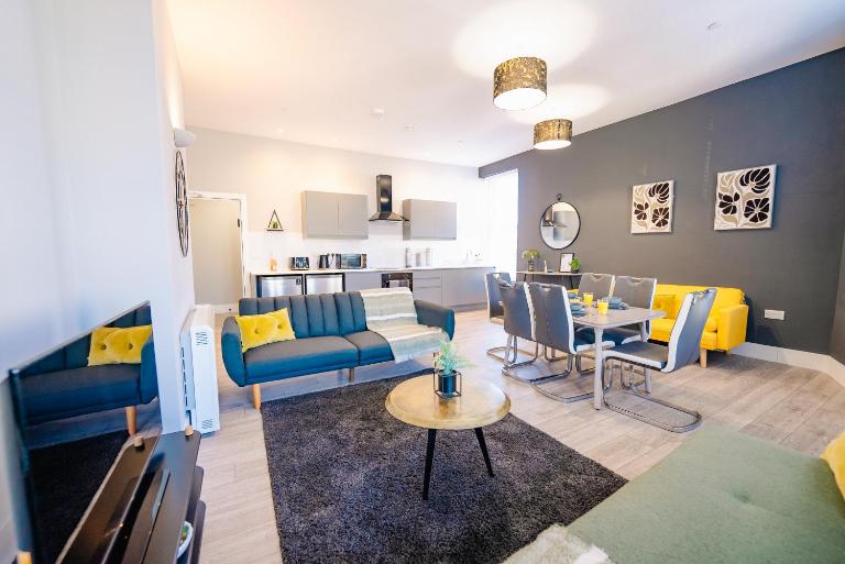 LUXURY SPACIOUS 2-BED & High Ceiling - Ferienwohnung Cardiff