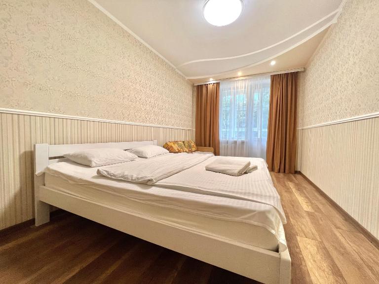 ApartPoltava 100 квадратних метрів затишку в серці Полтави, Корпусний парк, Банківський ЧЕК - Ferienwohnung Poltawa