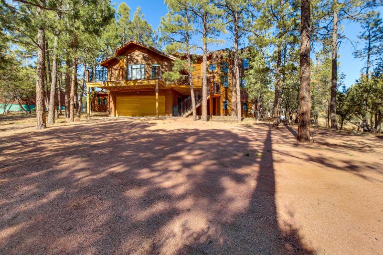 Hot Tub: 'Ponderosa Paradise' Overgaard Cabin - Bed and Breakfast Overgaard