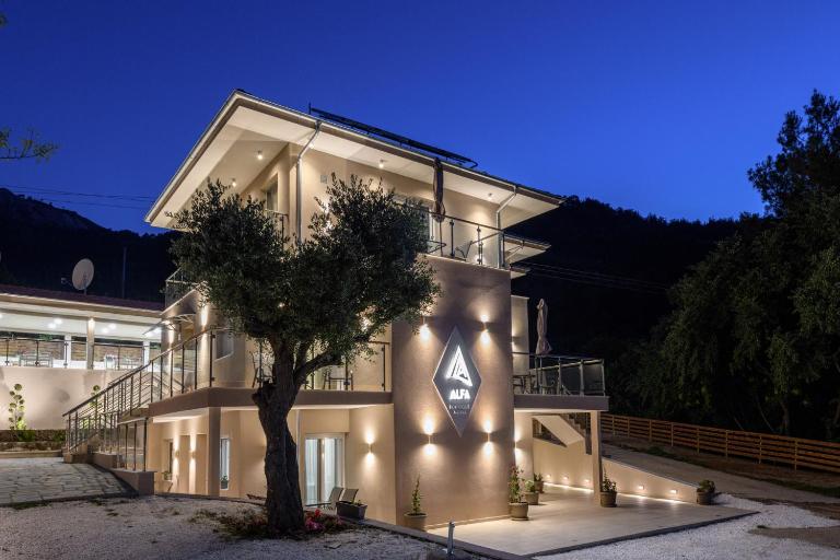Alfa Boutique - Bed and Breakfast Koínyra