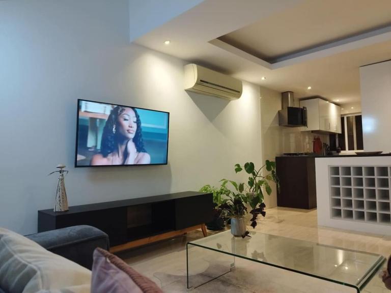 Apartamento T1, amplo e arrejado - Bed and Breakfast Praia