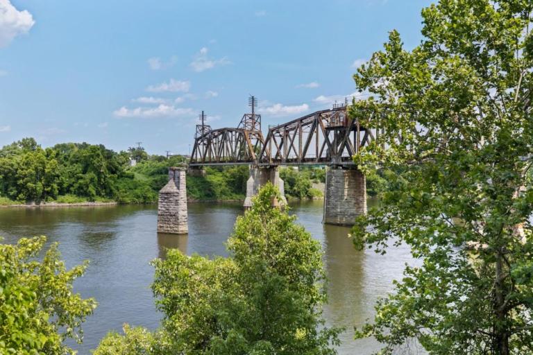 On the River - River Views Walk to Broadway - B&B Nashville