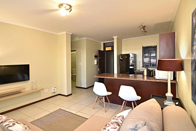 Ground floor in Jackal creek golf estate - Bed and Breakfast Roodepoort