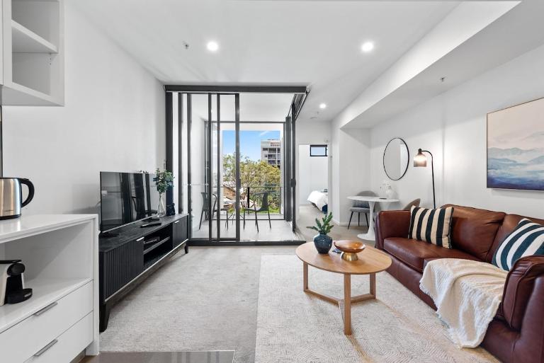 Resort-Style Living - 1Bed-1Bath-1Car - Bed and Breakfast Brisbane