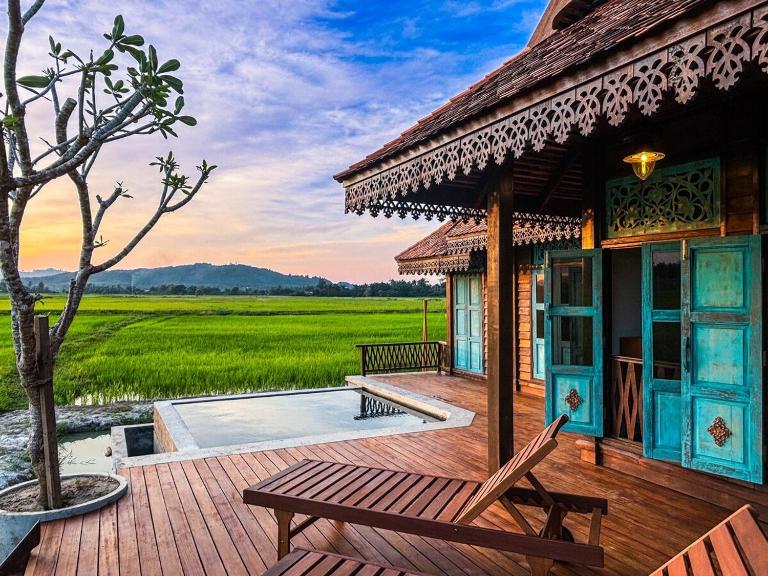 Traditional Malay Studio Villa with Private Pool, 2-4 Pax WIFI - B&B Padang Mat Sirat
