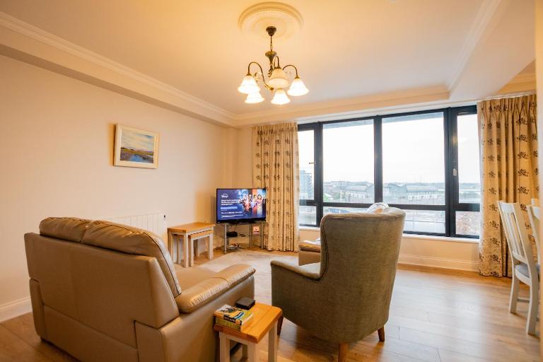 Dockside Penthouse - Free Parking - B&B Galway