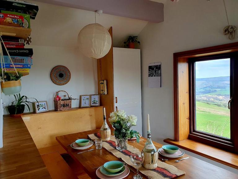 Country cottage with panoramic views - B&B Todmorden