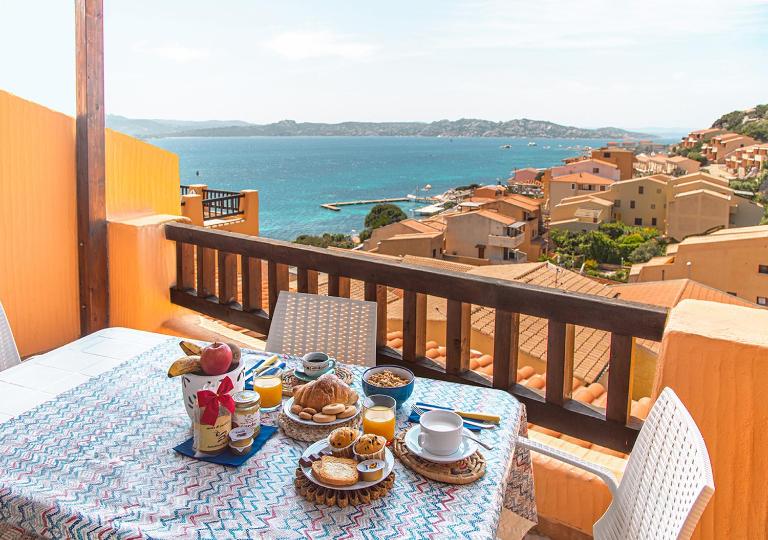 LaureLiving Holiday Home Residenza Altura - Chambres d'hôtes La Maddalena
