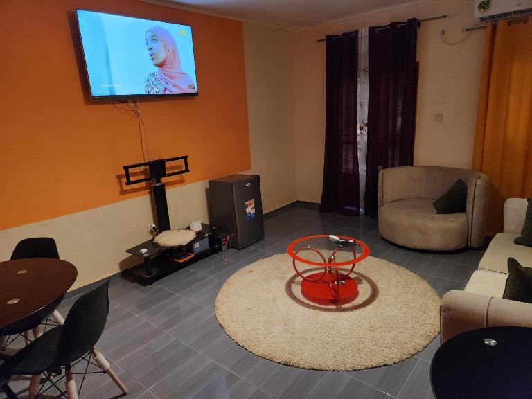 NDK Home Meublés - Bed and Breakfast Ngori