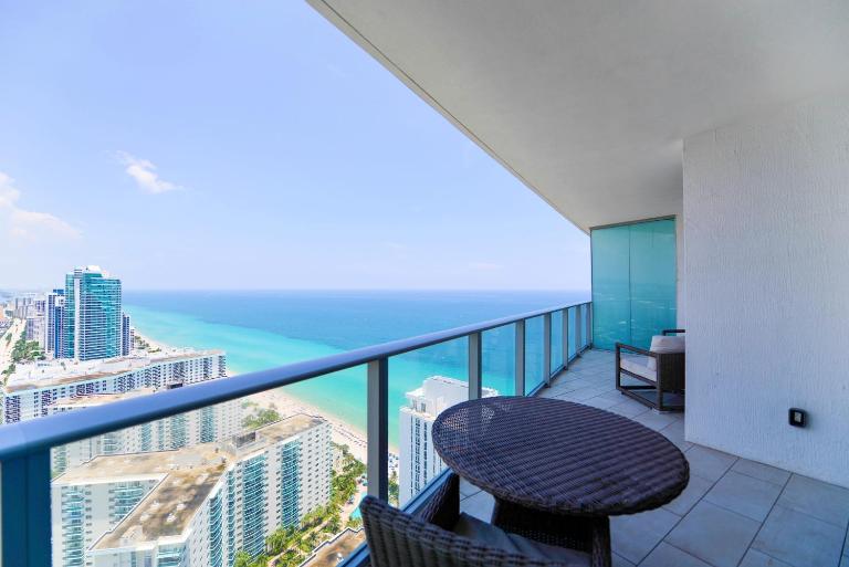 Ocean & City Views l Luxury Beachfront Condo - Ferienwohnung Hollywood