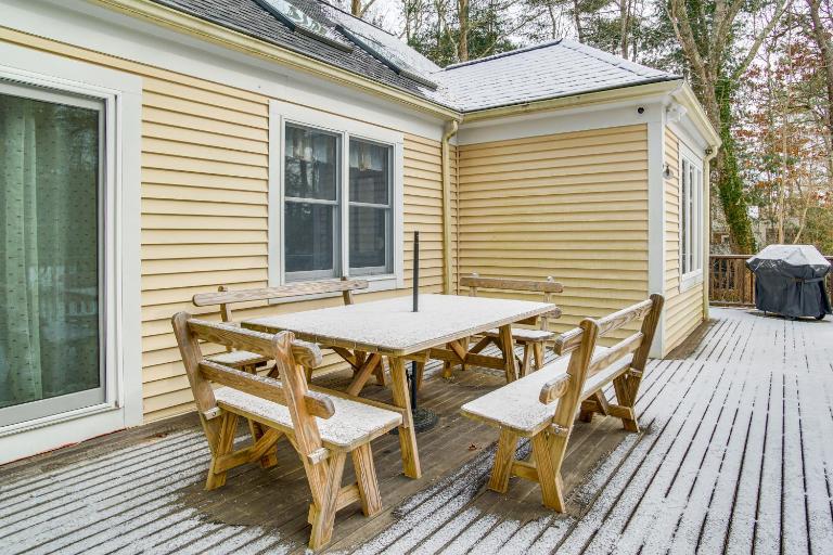 Beach Days & Nautical Adventures: Cotuit Home - B&B Cotuit