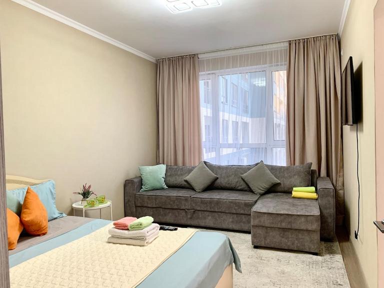 Современный 1 комнатный апартамент в сердце столицы - Chambres d'hôtes Astana