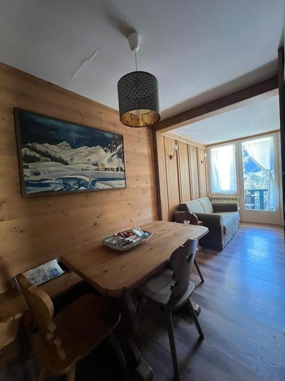 Incantevole bilocale con garage - Chambres d'hôtes Madonna di Campiglio