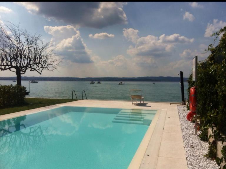 Super Location front lake - B&B Sirmione