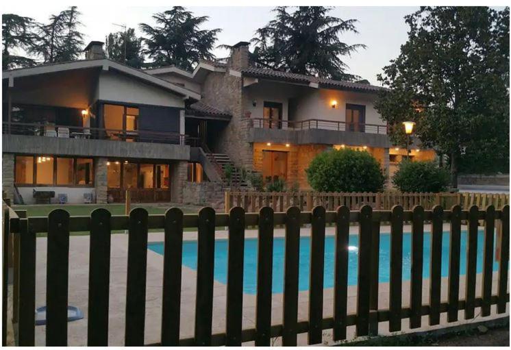 Chalet ideal para grupos familiares y grupos de adultos - B&B Sant Julià de Vilatorta