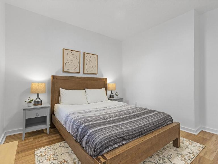 Lawrenceville Central !2 Stylish and Quiet One Bedroom Apartment with Free Street Parking - Bed and Breakfast Pittsburgh