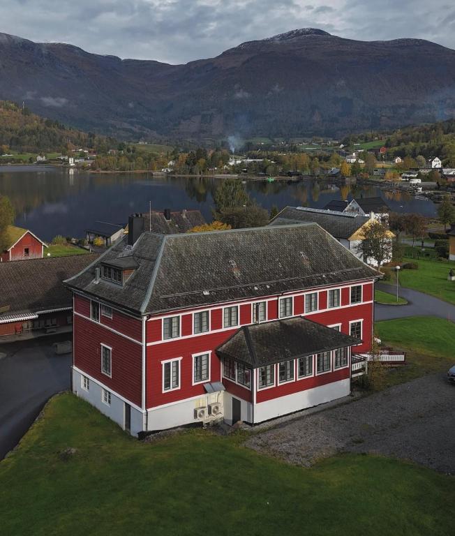 Huset Vårt - Bed and Breakfast - Bed and Breakfast Hornindal