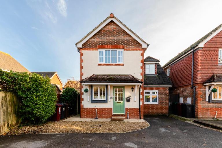 Chichester retreat house with free parking - B&B Chichester