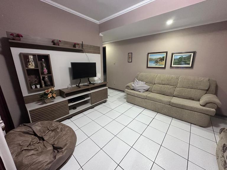 Apê no centro com roupa de cama e banho, garagem e Wi-Fi - B&B Serra Negra