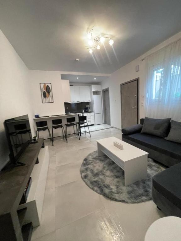Three with 2 Baths in Evosmos - B&B Salonicco