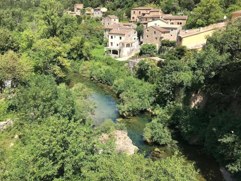 Charmante maison au bord de la rivière - Chambres d'hôtes Saint-Maurice-Navacelles